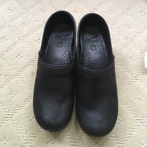 Dansko 39 black- new!